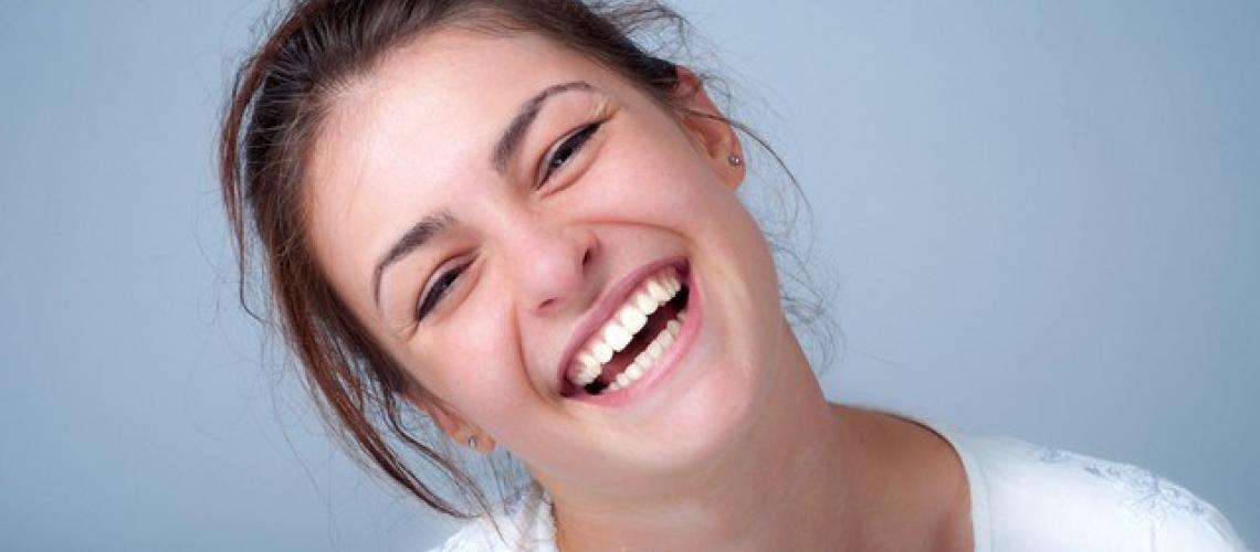 Lente de contato dental: conheça os cuidados para evitar riscos à saúde bucal