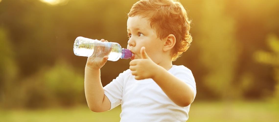 Desidratação infantil aumenta em períodos de calor
