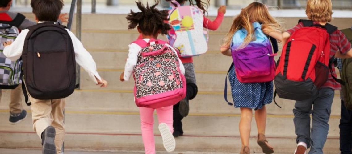 Volta às aulas: como o peso da mochila pode causar problemas na coluna