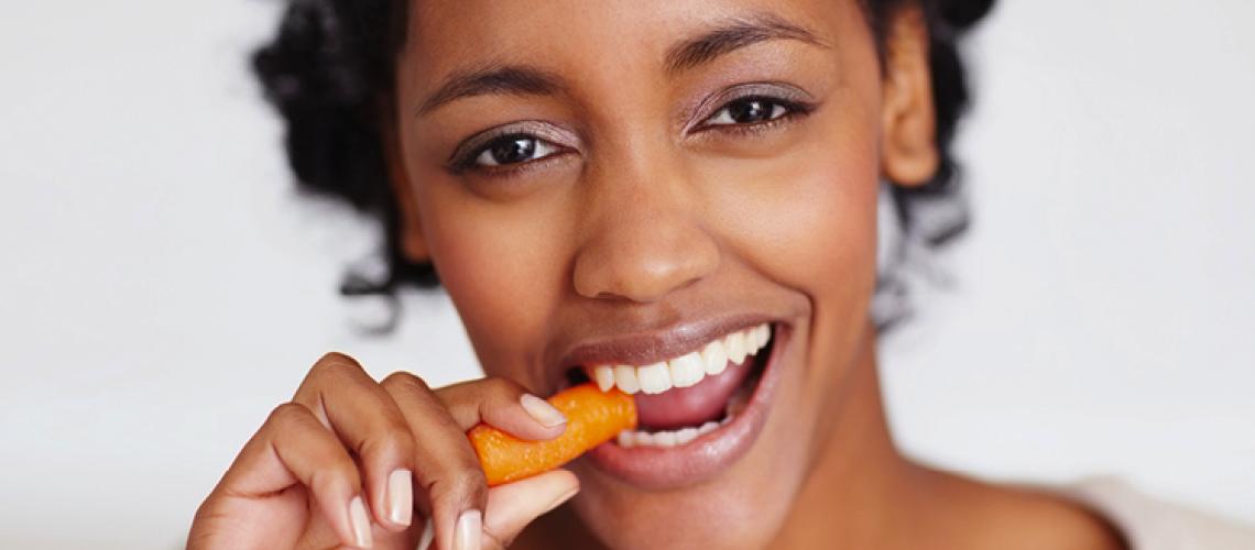 Saiba como a alimentação pode ajudar na saúde bucal