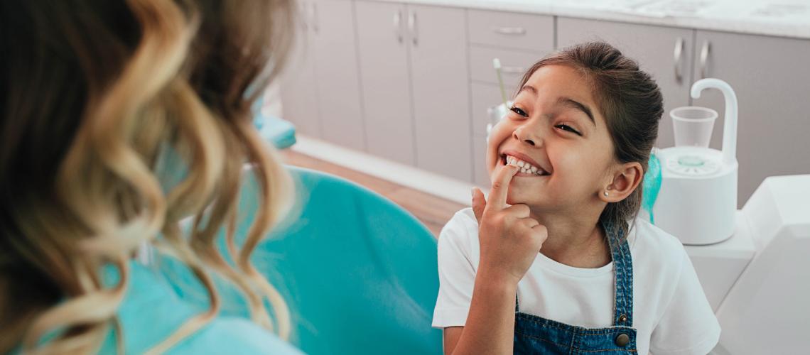 Você sabe o que causa a placa bacteriana nos dentes?