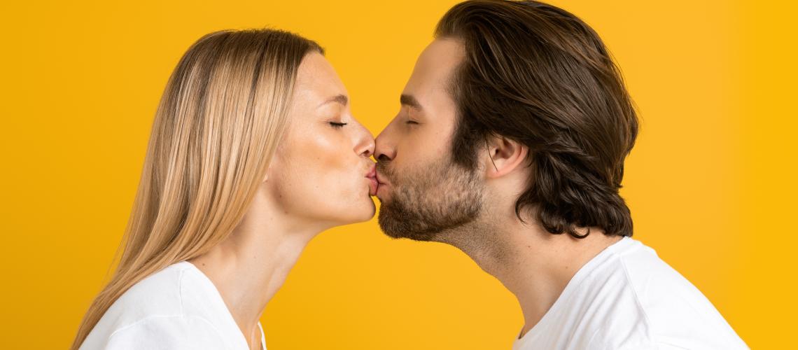 Dia do Beijo: gesto de carinho pode transmitir doenças ao organismo