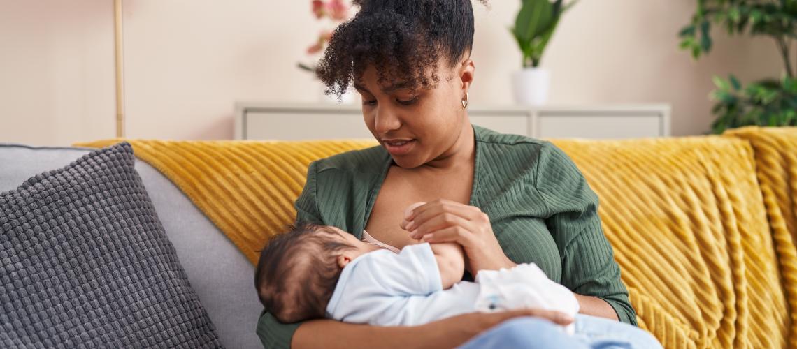 Aleitamento materno fortalece vínculo entre mãe e bebê